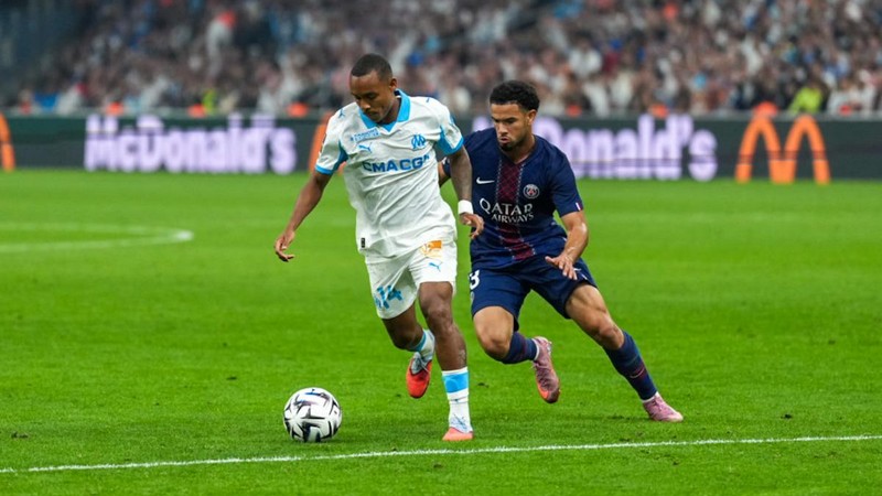 Un match de foot en direct à la TV