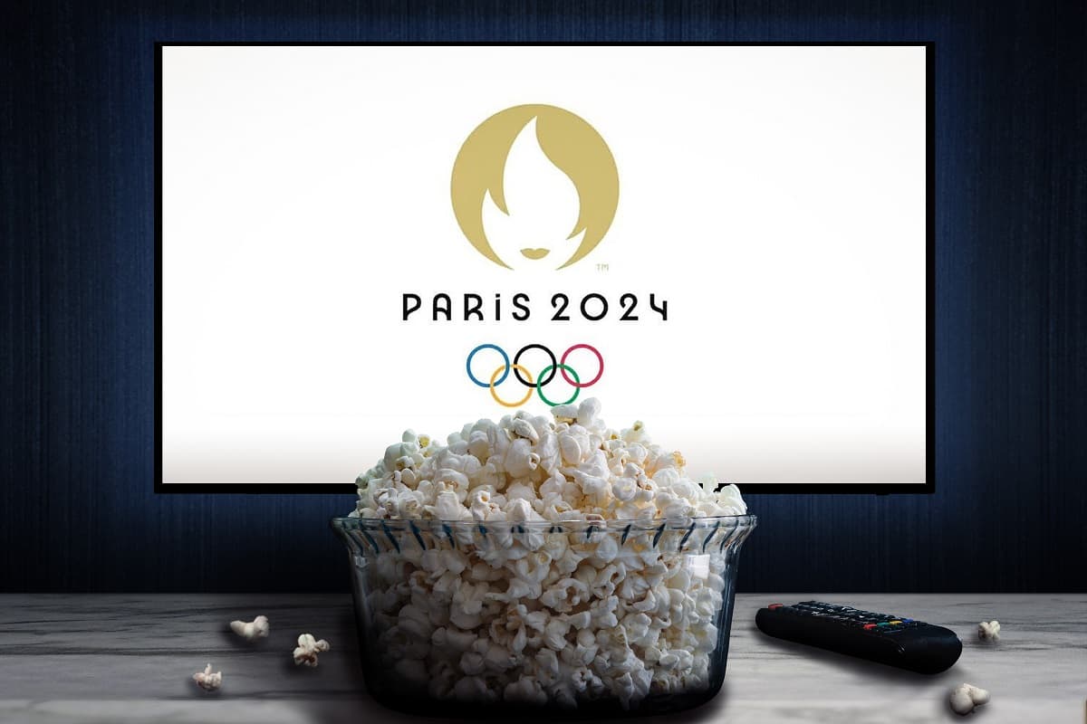 Pop-corn devant télé et logo JO de Paris 2024, offerts en intégralité et gratuitement avec Max + Eurosport